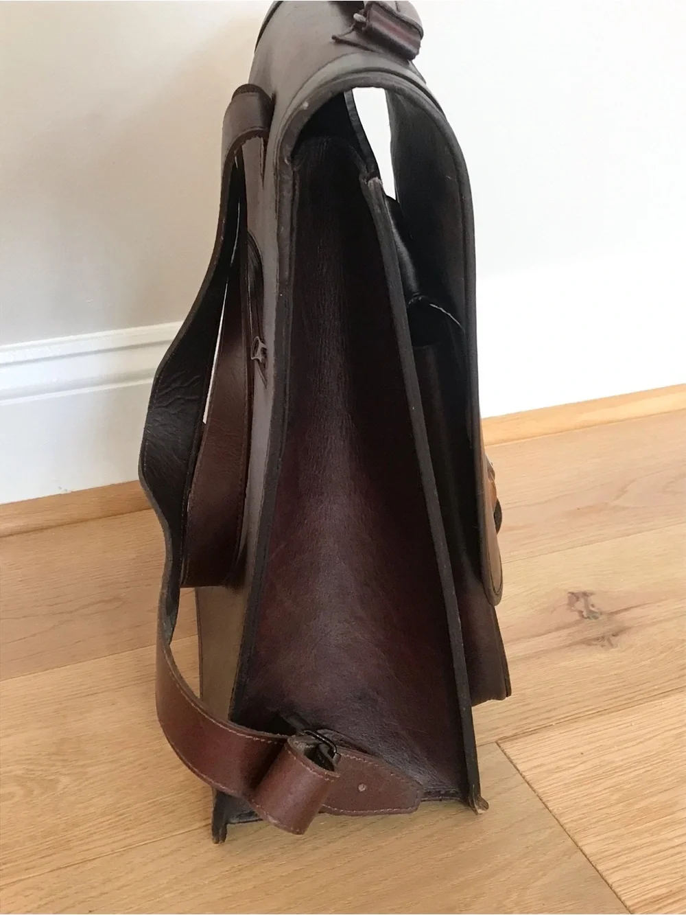 Stefano classic old-school leather backpack (medium)
